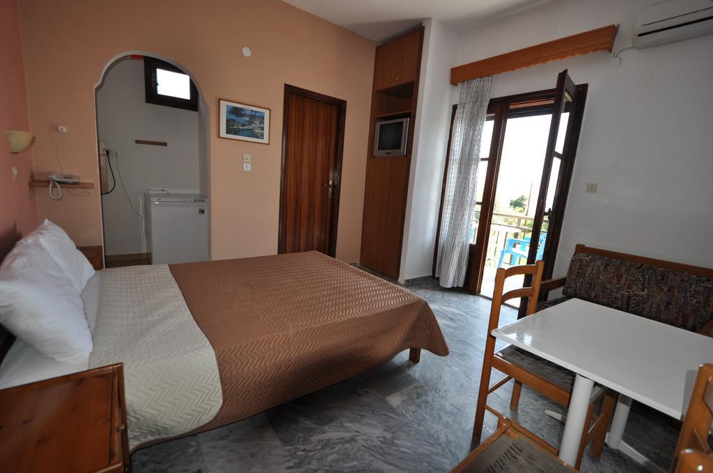 Pension Assos Kinira Quarto foto