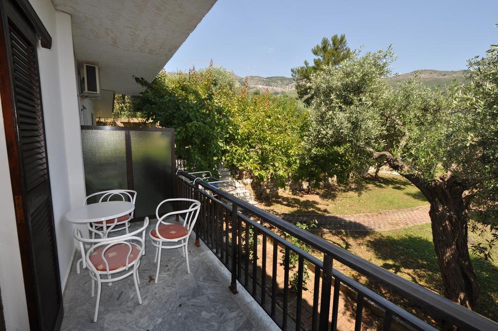 Pension Assos Kinira Quarto foto